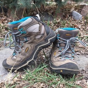Keens Hiking Boots (8.5)